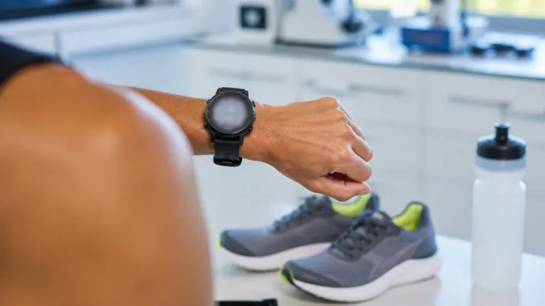 Los relojes deportivos subestiman y sobrestiman calorías: la ciencia cuantifica el error